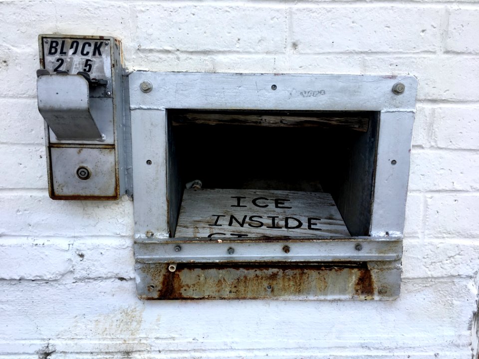 Old School Ice Dispenser