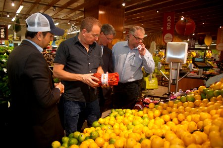 The Administrator of the Foreign Agricultural Service, Phil Karsting, crosses the facilities of the Supermarket Totus. photo
