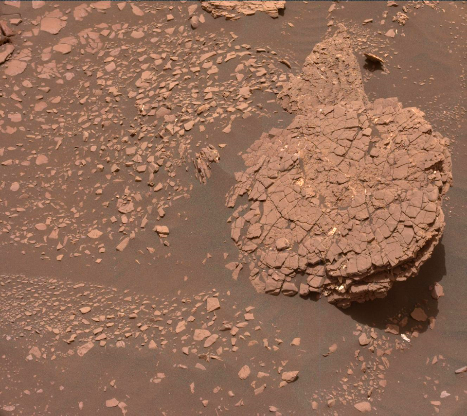 This rock on Mars looks like the Millennium Falcon