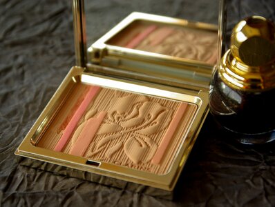 Poudrier nail polish blush