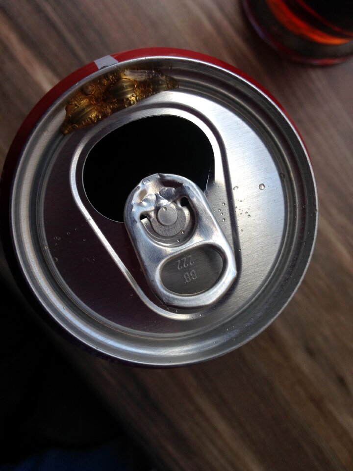 Cans coca top view operculum