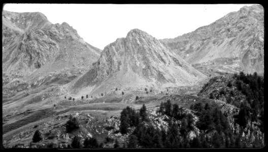 Sepia mountain scene (La Meja). Best viewed large.