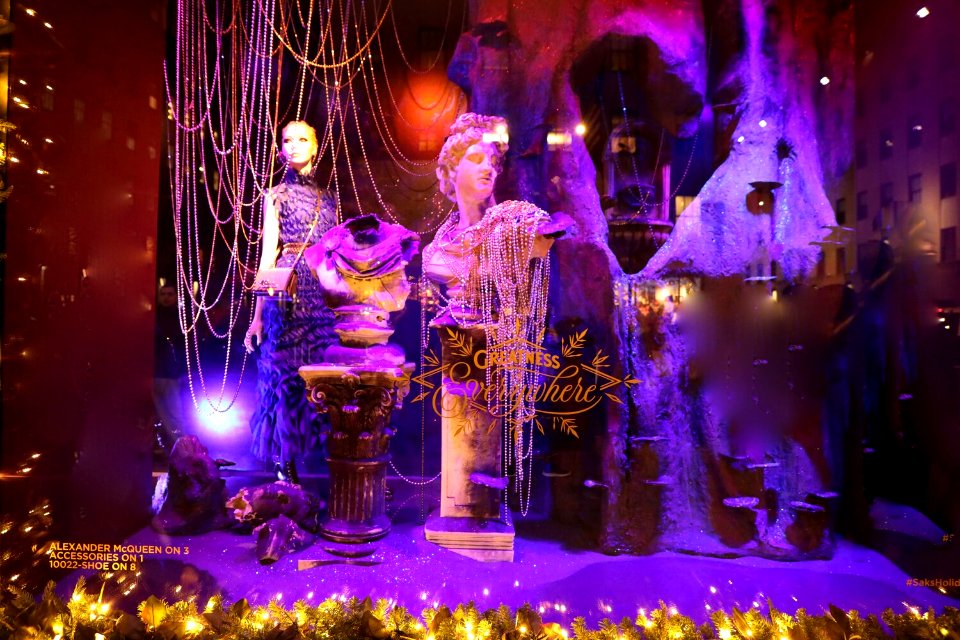 Saks+Fifth+Avenue+New+York+Holiday+Windows+2019+xmas++windowalk (5)
