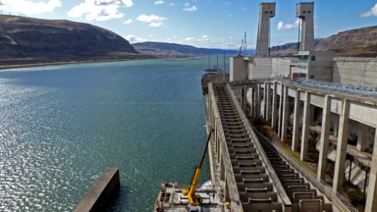 John Day Dam - fish ladder improvements