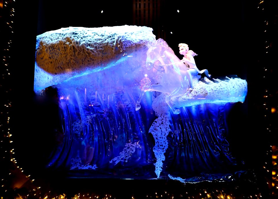 Saks+Fifth+Avenue+New+York+Holiday+Windows+2019+xmas++windowalk