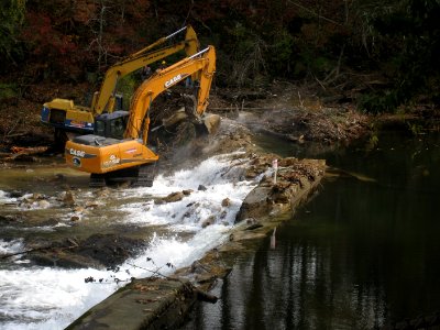 Ramworks Dam on Rifle River - cranes removing dam