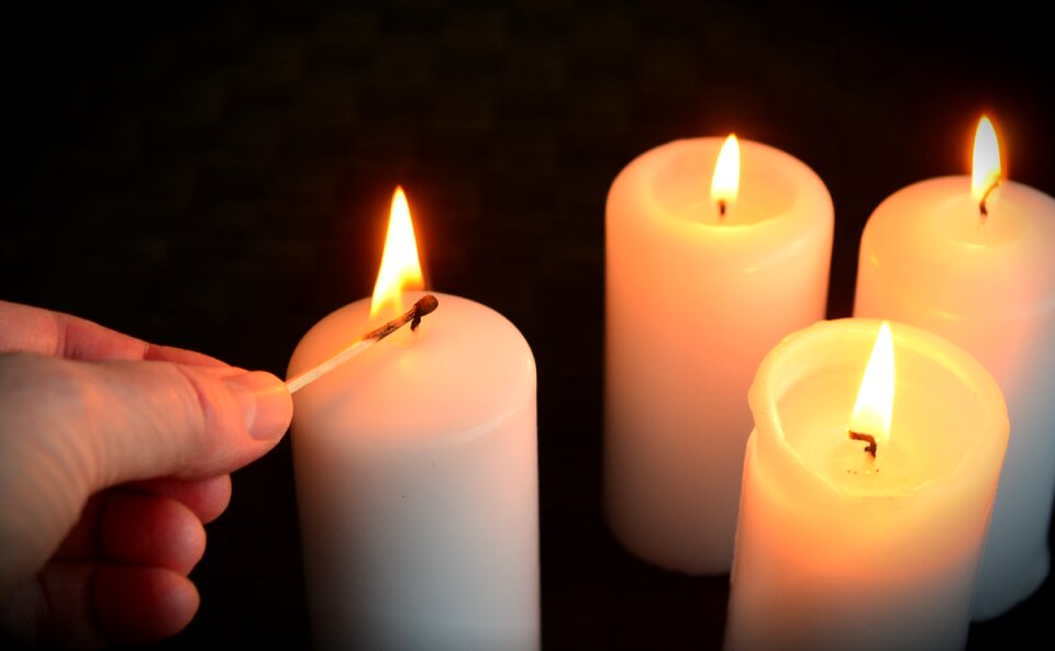 Light candle light burn
