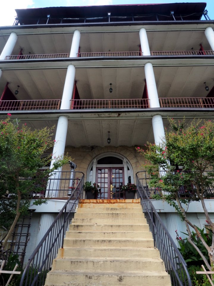 20180830 Eureka Spring Crescent Hotel + Railwat station