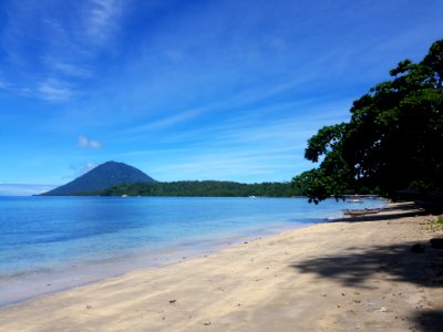 Strand und Vulkan
