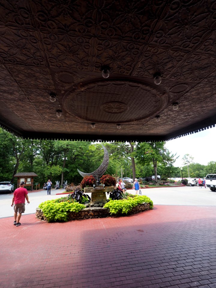 20180830 Eureka Spring Crescent Hotel + Railwat station