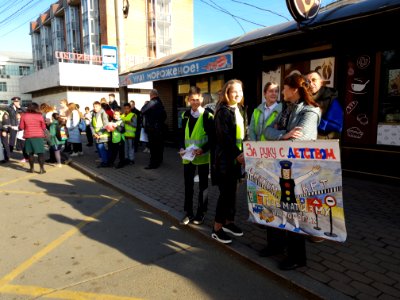 Schüler-Demo für eine Ampel an der Bushaltestelle photo