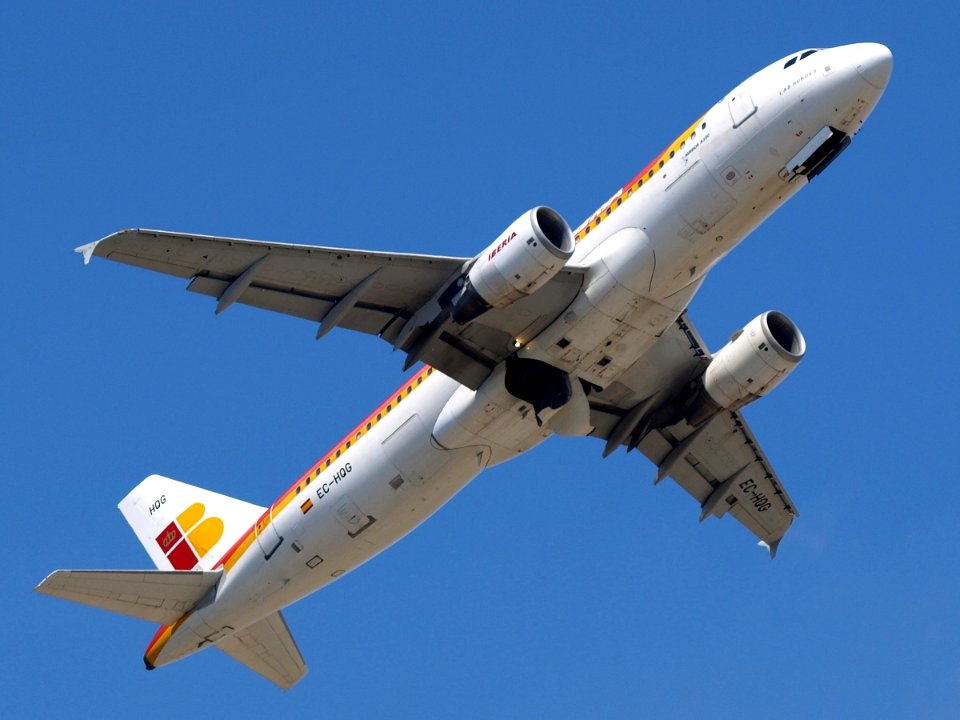 AIRBUS A320 IBERIA EC-HQG