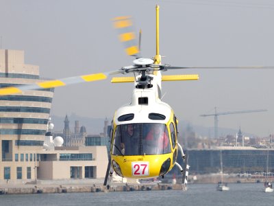 AEROSPATIALE AS 350B3 ECUREUIL EC-KUJ SKY HELICOPTEROS 2