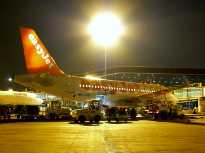 AIRBUS A319 EASYJET G-EZIK