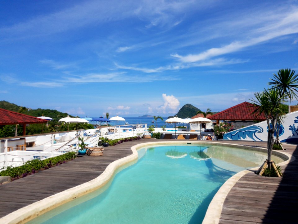 Pool mit Meerblick