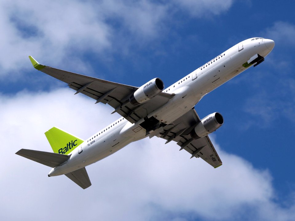 BOEING 757 AIR BALTIC YL-BDB