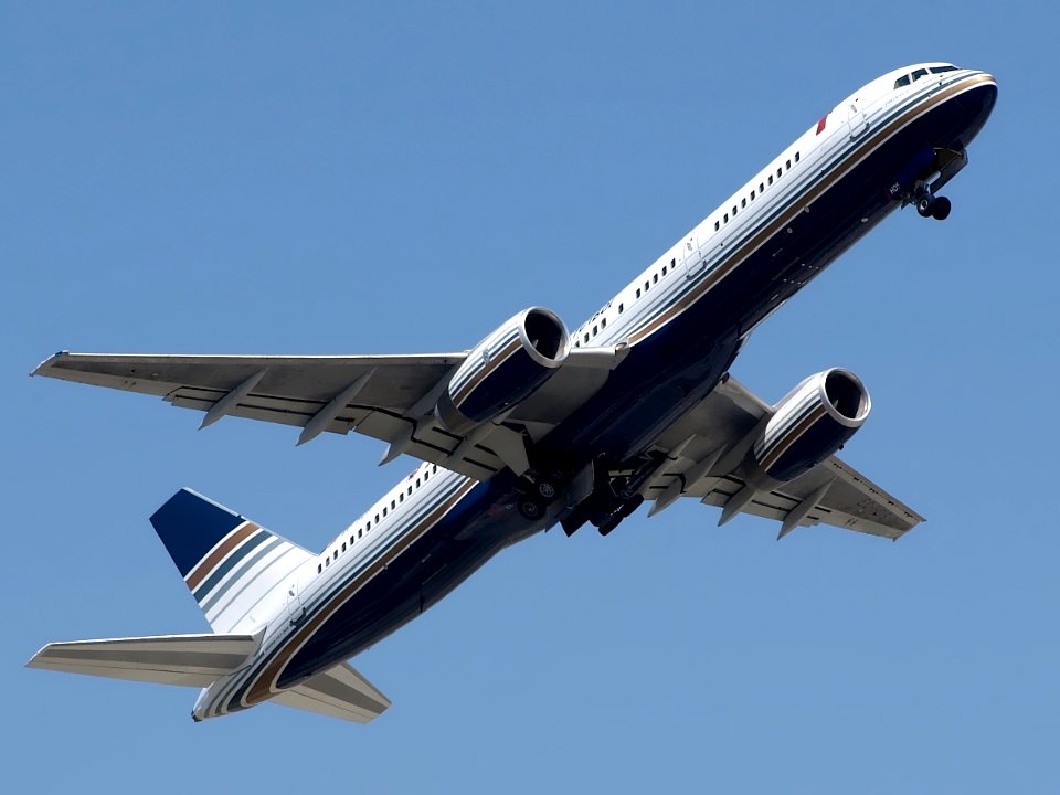 BOEING 757 PRIVILEGE EC-HDS