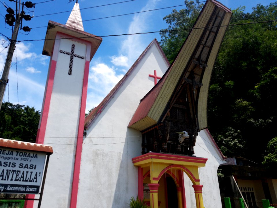 Kirche mit Toraja-Architektur