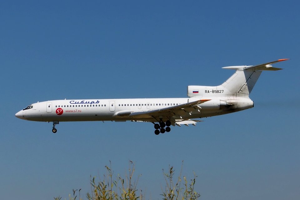 TUPOLEV TU-154M SIVERIAN AIRLINES S7 RA-85827