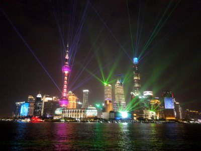 Spektakuläre Lichtshow mit ganzer Stadt photo