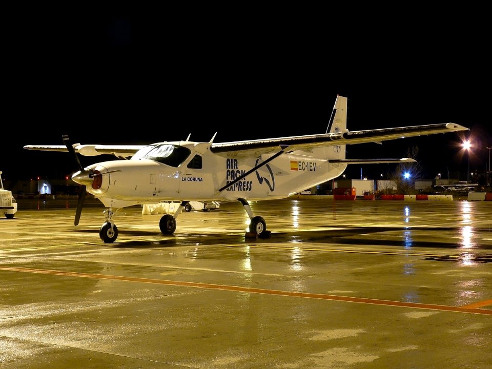 CESSNA 208B SUPER CARGOMASTER EC-IEV