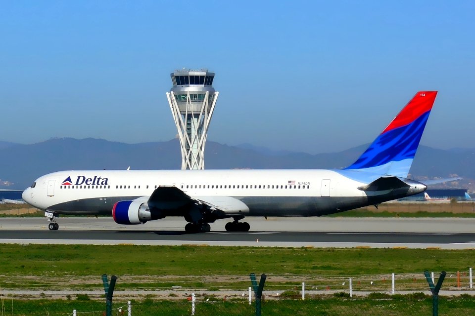 BOEING 767 DELTA N174DN
