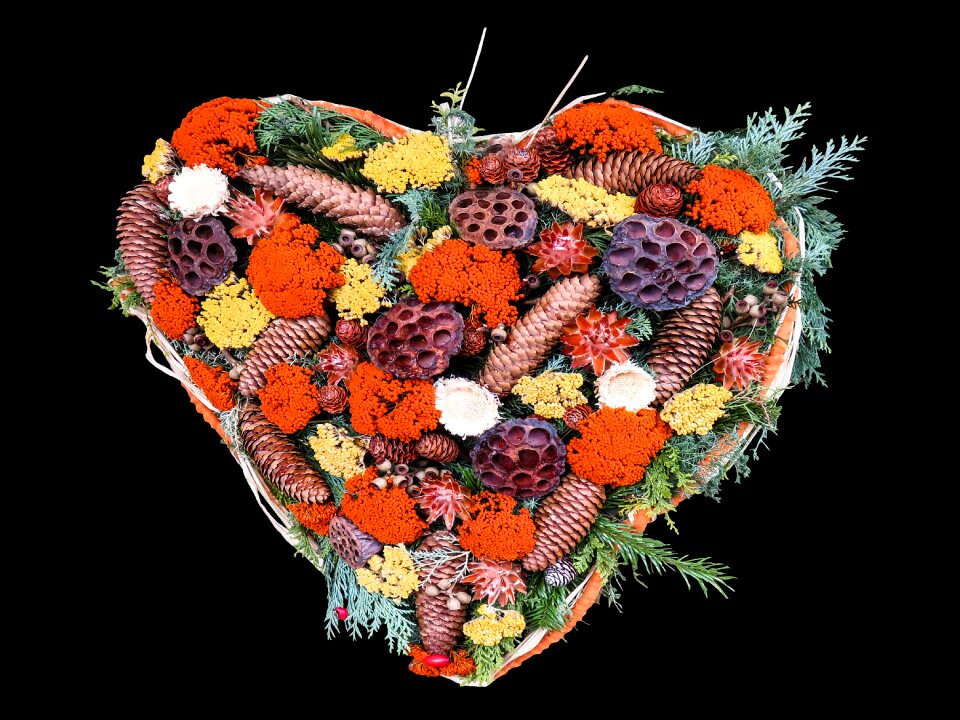 Decoration heart shaped natural wreath