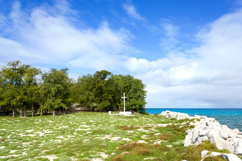 Cross on the north side of Midway's harbor