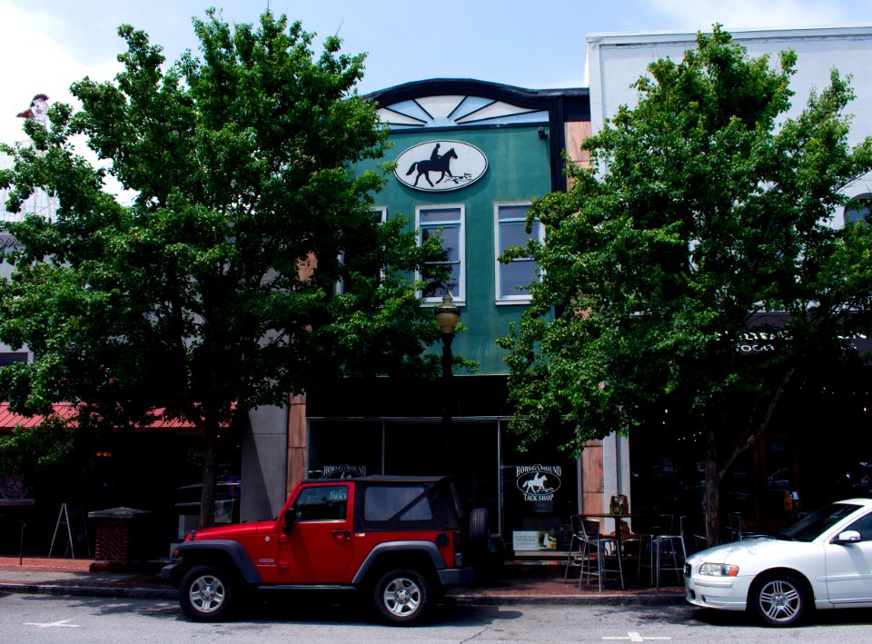 Horse and Hound Tack Shop(Far)