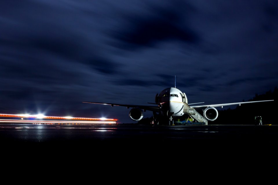 A safety vehicle approaches United Airlines Flight 201 after the pilot made an emergency landing on Midway due to an electrical fire