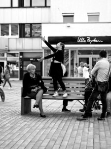 Dancing on my own - HBM