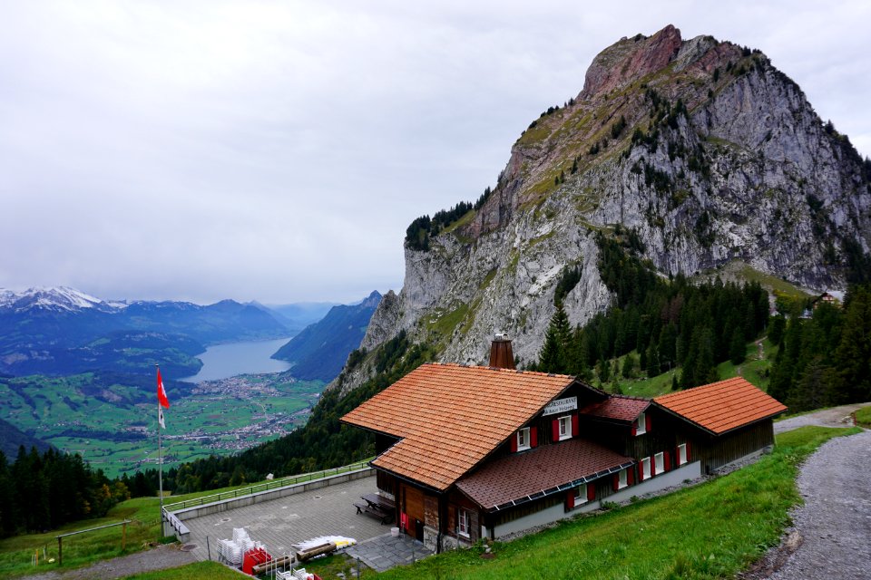 Holzegg (Kanton Schwyz). Vierwaldstättersee, Gross Mythen.