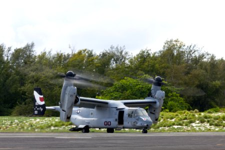 NOAA/USFWS field staff on Laysan and Lisianski Islands and Pearl & Hermes Reef, facing two hurricanes and a supertyphoon, are evacuated to Midway Atoll by two MV-22B Osprey tiltrotor aircraft from U.S. Marine Corps Marine Medium Tiltrotor Squadron 163. photo