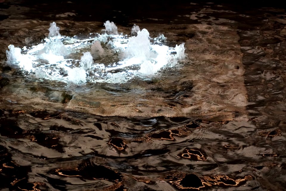 Illuminated fountain