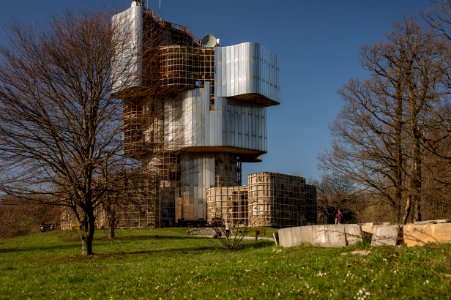 monument 000