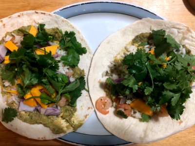 Dos tacos de camarones