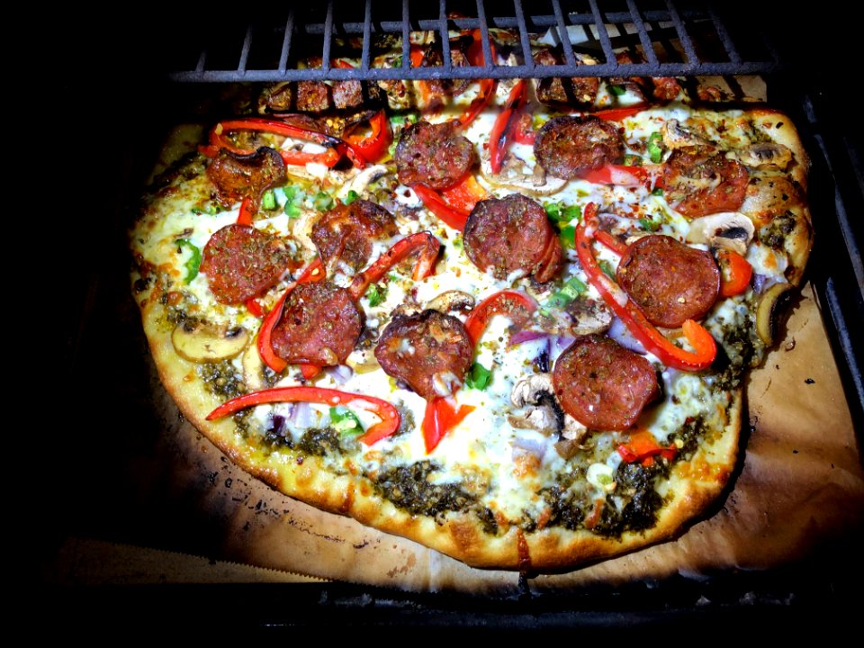 Another Tasty Green Sauce Pizza