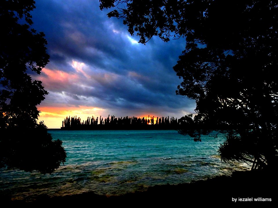 A Cloudy sunset  - Nikon DSCN4248-001