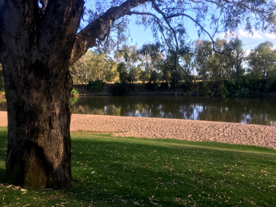 A Quiet Day at Wagga Beach