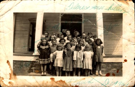 Gladys Holt's 1st Grade Class photo