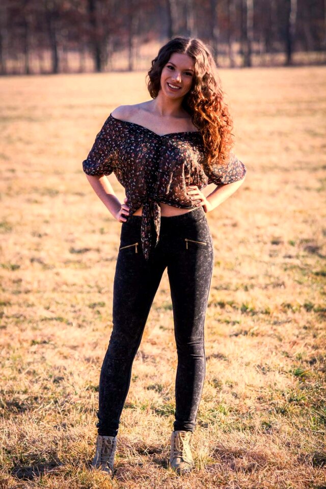 The photo shoot meadow girl