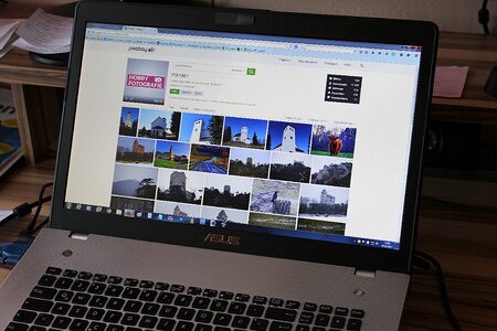 Web page laptop internet