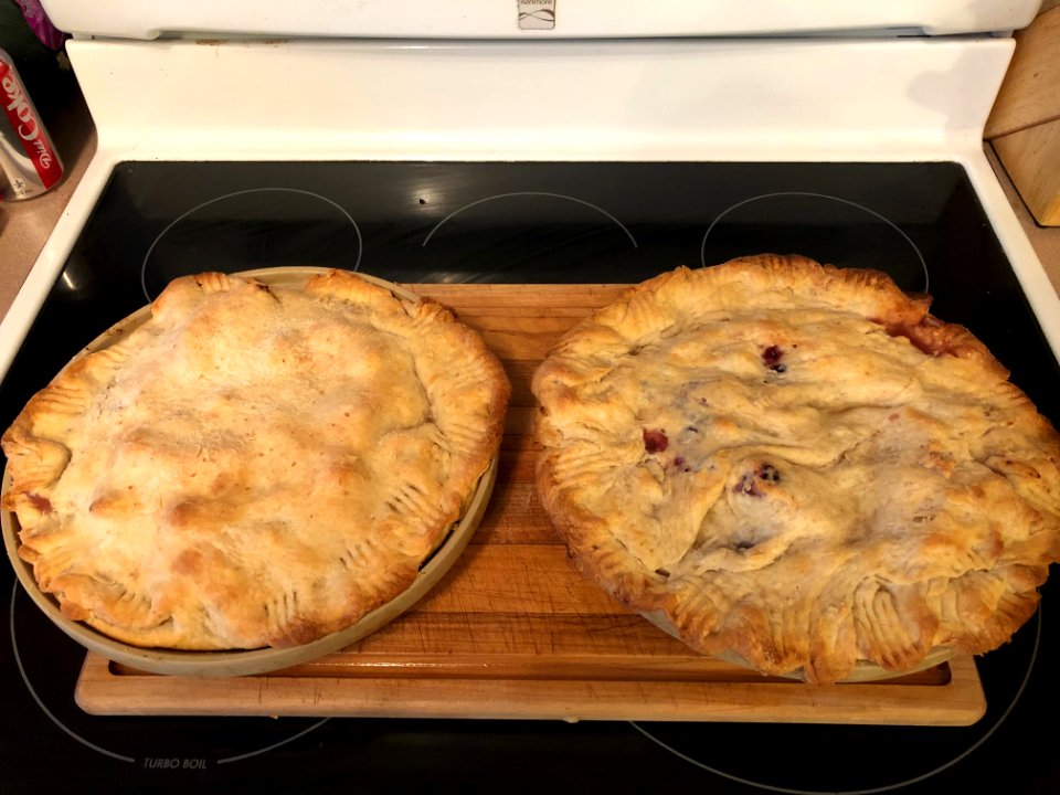 Apple / Blueberry Pie Duo
