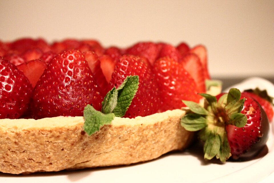 Strawberries cakes desserts