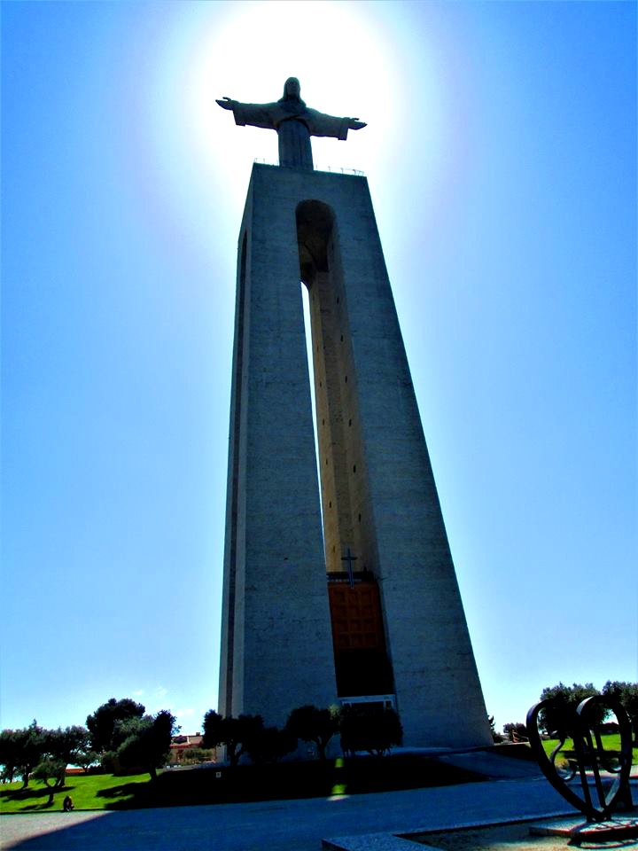 CHRIST THE REDEEMER IN FULL AURA......