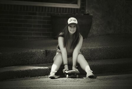 Lifestyle female skate photo