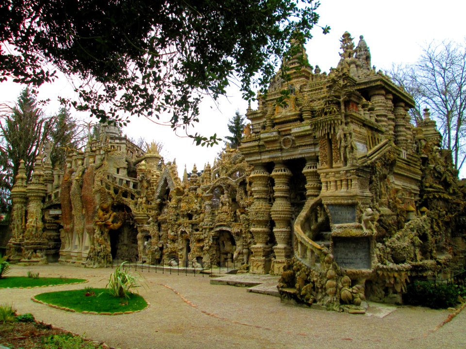 FERDINAND CHEVALS IDEAL PALACE LYON-FRANCE.....
