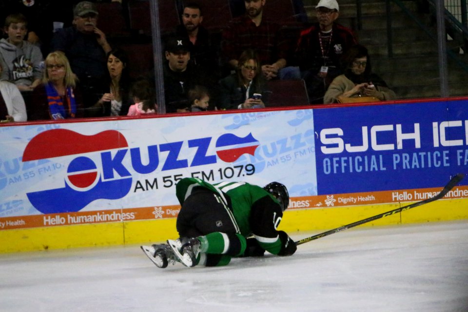 Khaira-Dowling 2016-01-15 Kneeing injury