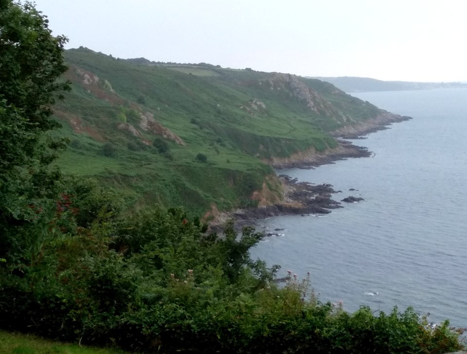 Bord de mer sous la pluie