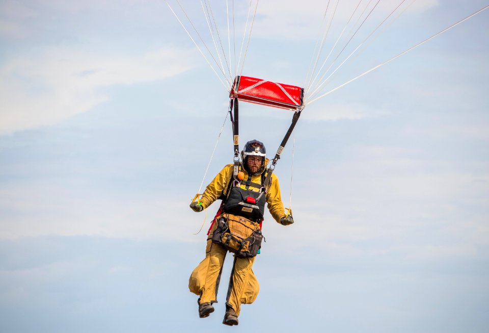 Boise smokejumper  DHS-8-106 (Dash 8) aircraft training.